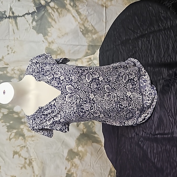 ★ 3 for $10 ★ TAHARI Blouse - Picture 1 of 5